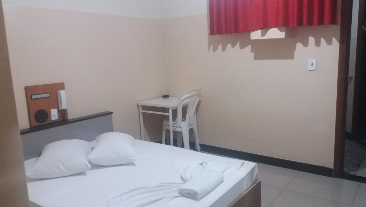 Quarto frequentado pela classe operária no motel Marx