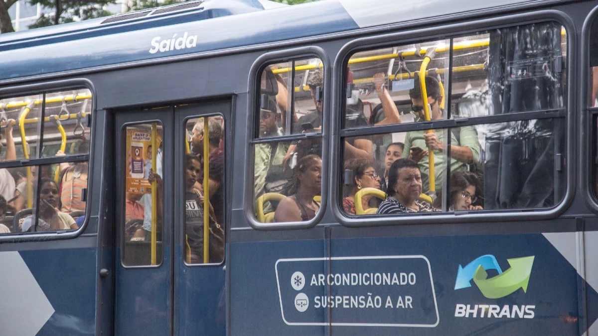 Subsídio milionário evita aumento da tarifa de ônibus mas não soluciona impasse