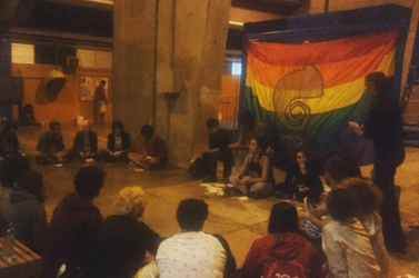 Um espaço de Todes: desafios e experiências de pessoas trans no ambiente universitário