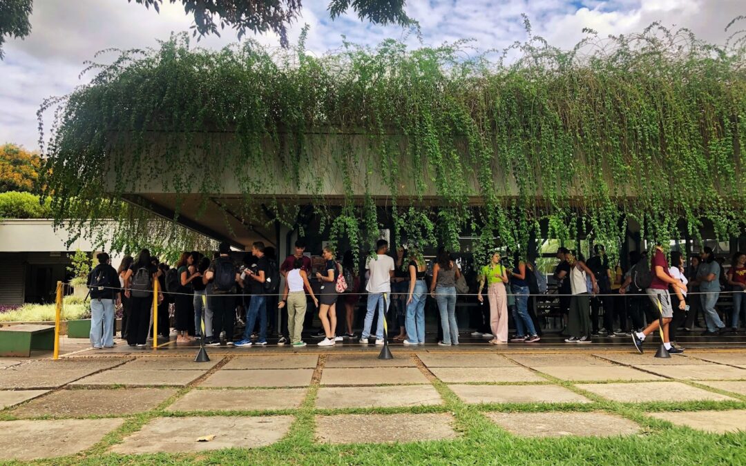 Preço dos bandejões da UFMG é problema. Mas e os desconfortos?