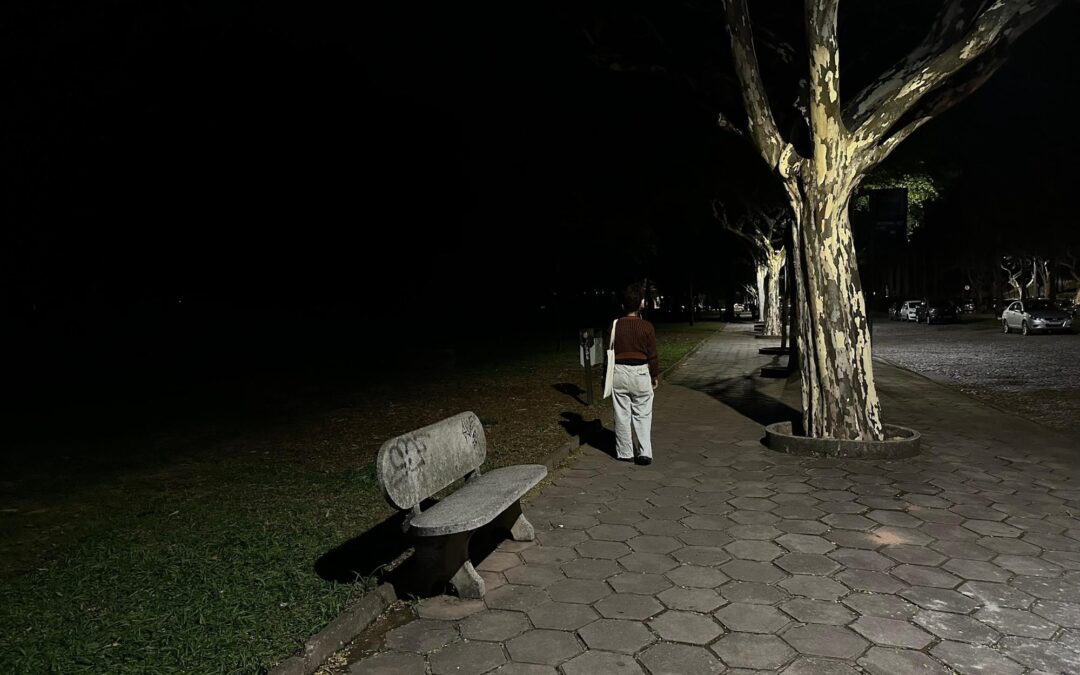 Falta de iluminação adequada no campus Pampulha da UFMG gera insegurança para trabalhadoras terceirizadas